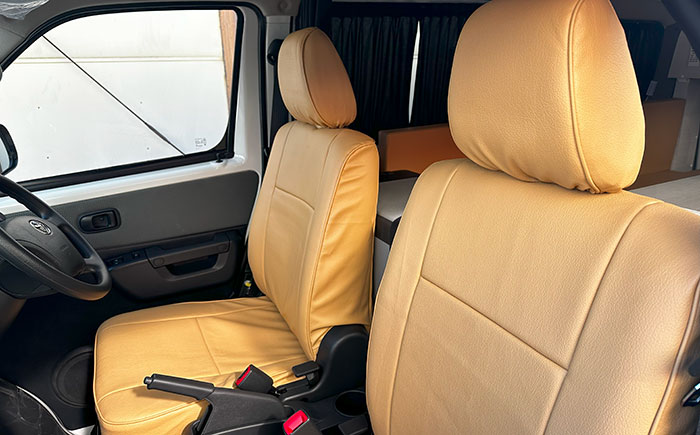 コンパクトキャンピングカー:運転席助手席