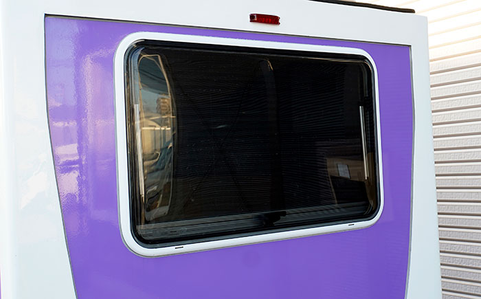 軽キャンパー大型プッシュアウト窓